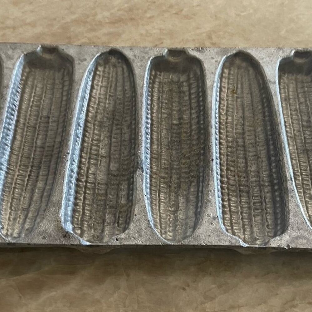 Vintage aluminum Corn cake mold